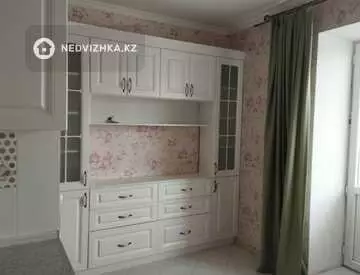 2-комнатная квартира, этаж 8 из 9, 67 м², на длительный срок