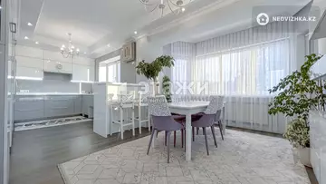 4-комнатная квартира, этаж 7 из 8, 240 м²
