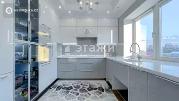 4-комнатная квартира, этаж 7 из 8, 240 м²