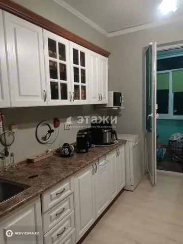 2-комнатная квартира, этаж 9 из 11, 65 м², на длительный срок