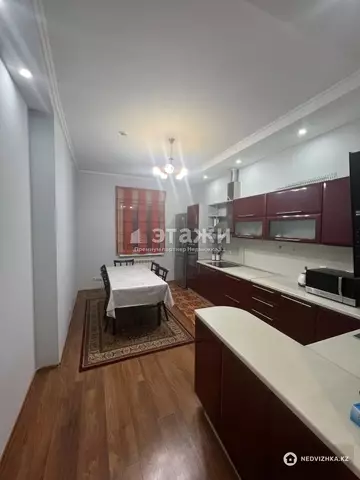 4-комнатная квартира, этаж 2 из 18, 145 м², на длительный срок