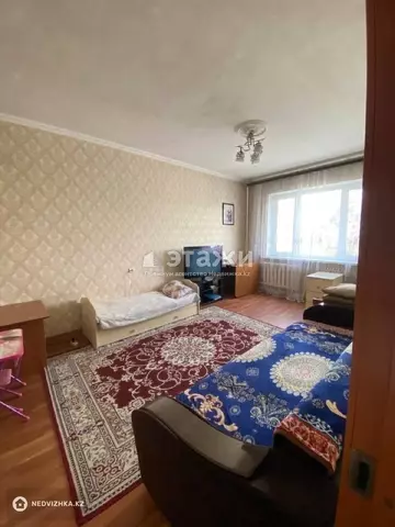 2-комнатная квартира, этаж 4 из 5, 60 м²