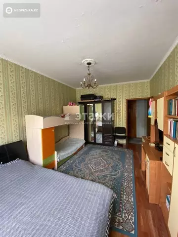 2-комнатная квартира, этаж 4 из 5, 60 м²