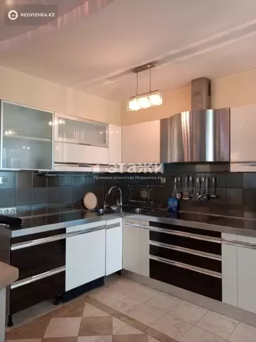 3-комнатная квартира, этаж 7 из 20, 140 м², на длительный срок