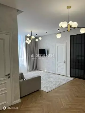 3-комнатная квартира, этаж 1 из 14, 80 м², на длительный срок