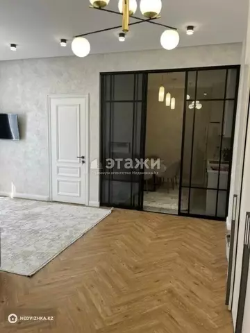 3-комнатная квартира, этаж 1 из 14, 80 м², на длительный срок