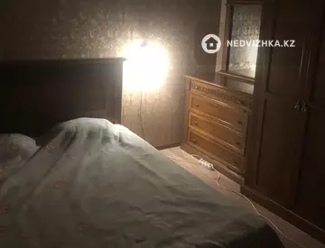 3-комнатная квартира, этаж 4 из 5, 48 м², посуточно