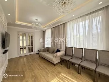 4-комнатная квартира, этаж 1 из 10, 122 м²