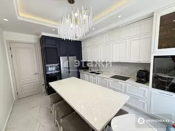 4-комнатная квартира, этаж 1 из 10, 122 м²
