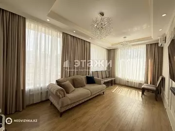 4-комнатная квартира, этаж 1 из 10, 122 м²