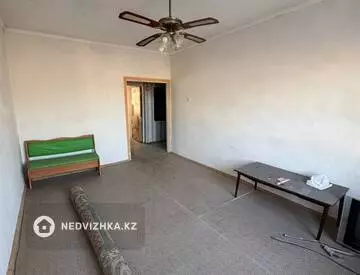 2-комнатная квартира, этаж 3 из 5, 49 м²