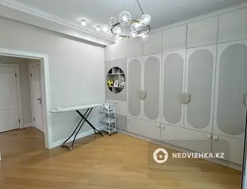 4-комнатная квартира, этаж 13 из 17, 178 м²