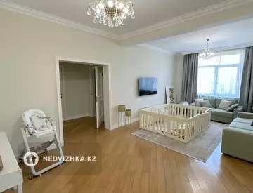 4-комнатная квартира, этаж 13 из 17, 178 м²