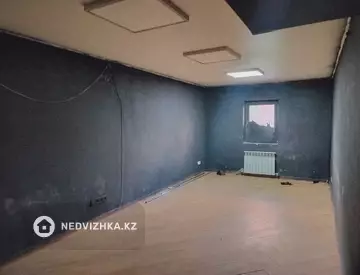 Офисное помещение, этаж 1 из 5, в жилом доме, 120 м²