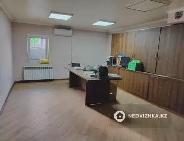 Офисное помещение, этаж 1 из 5, в жилом доме, 120 м²