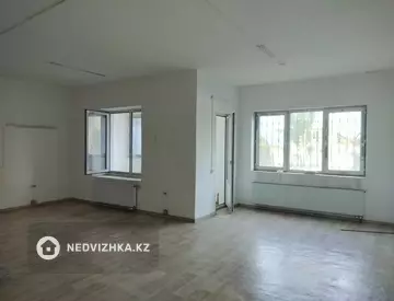 Офисное помещение, этаж 1 из 12, в жилом доме, 70 м²