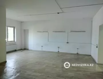Офисное помещение, этаж 1 из 12, в жилом доме, 70 м²