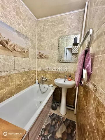 3-комнатная квартира, этаж 2 из 4, 64 м²