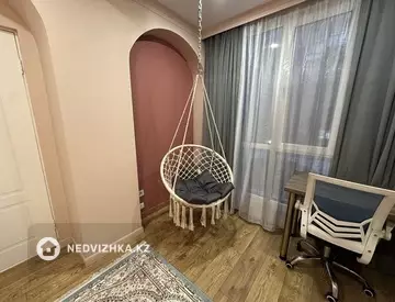 4-комнатная квартира, этаж 2 из 6, 80 м²