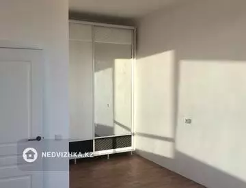 1-комнатная квартира, этаж 11 из 12, 39 м²