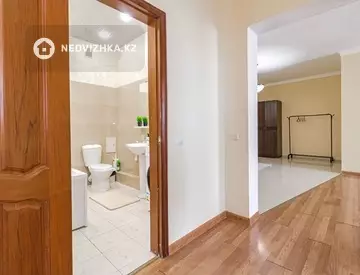 3-комнатная квартира, этаж 8 из 15, 150 м², посуточно