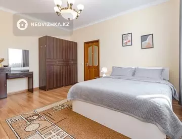 3-комнатная квартира, этаж 8 из 15, 150 м², посуточно