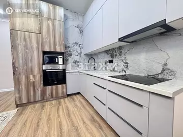 3-комнатная квартира, этаж 8 из 16, 80 м²