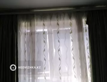 3-комнатная квартира, этаж 4 из 5, 64 м²