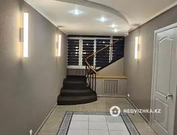 5-комнатная квартира, этаж 4 из 5, 170 м², на длительный срок