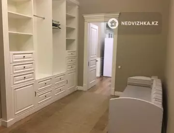 3-комнатная квартира, этаж 3 из 5, 130 м², на длительный срок