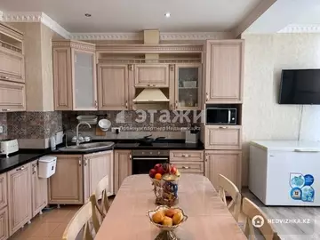 4-комнатная квартира, этаж 5 из 12, 136 м²