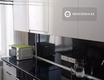 2-комнатная квартира, этаж 4 из 6, 48 м²