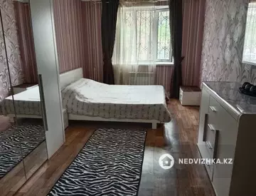 2-комнатная квартира, этаж 1 из 9, 65 м², посуточно