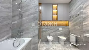 3-комнатная квартира, этаж 9 из 9, 215 м²
