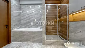 3-комнатная квартира, этаж 9 из 9, 215 м²