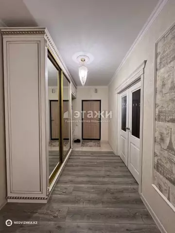 4-комнатная квартира, этаж 9 из 14, 110 м²