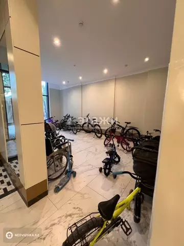 2-комнатная квартира, этаж 8 из 16, 64 м²