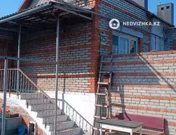 5-комнатный дом, 6 соток, 240 м²