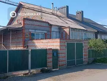 5-комнатный дом, 6 соток, 240 м²