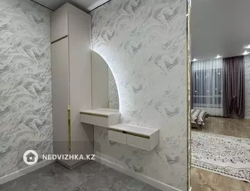 1-комнатная квартира, этаж 10 из 10, 60 м², посуточно