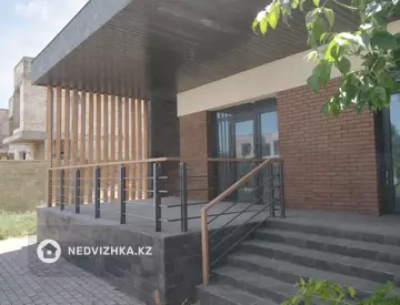 5-комнатный дом, 10 соток, 270 м²