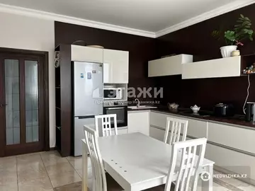 2-комнатная квартира, этаж 8 из 8, 85 м²