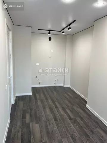 1-комнатная квартира, этаж 3 из 10, 38 м²