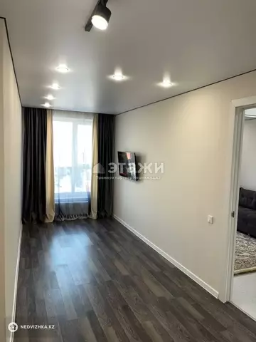 1-комнатная квартира, этаж 3 из 10, 38 м²