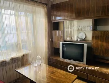 3-комнатная квартира, этаж 3 из 4, 60 м², на длительный срок