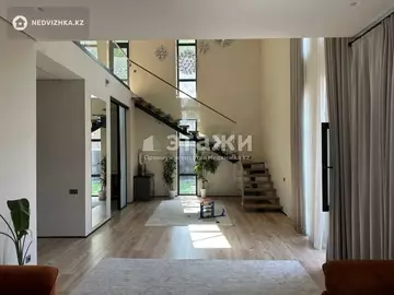 5-комнатная квартира, этаж 1 из 2, 225 м²
