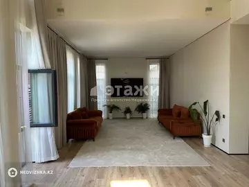 5-комнатная квартира, этаж 1 из 2, 225 м²