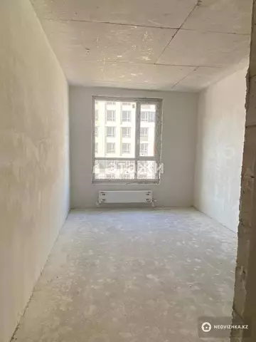 1-комнатная квартира, этаж 4 из 12, 38 м²