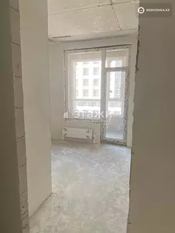 1-комнатная квартира, этаж 4 из 12, 38 м²