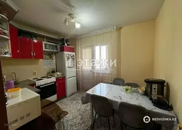 3-комнатная квартира, этаж 4 из 12, 80 м²